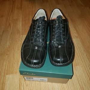 Clarks Black Leather shoes Size 9